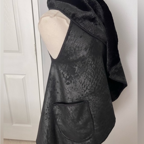 Maglia NY Cascade Black Faux Fur Vest in si.e Small/Medium - Picture 3 of 11